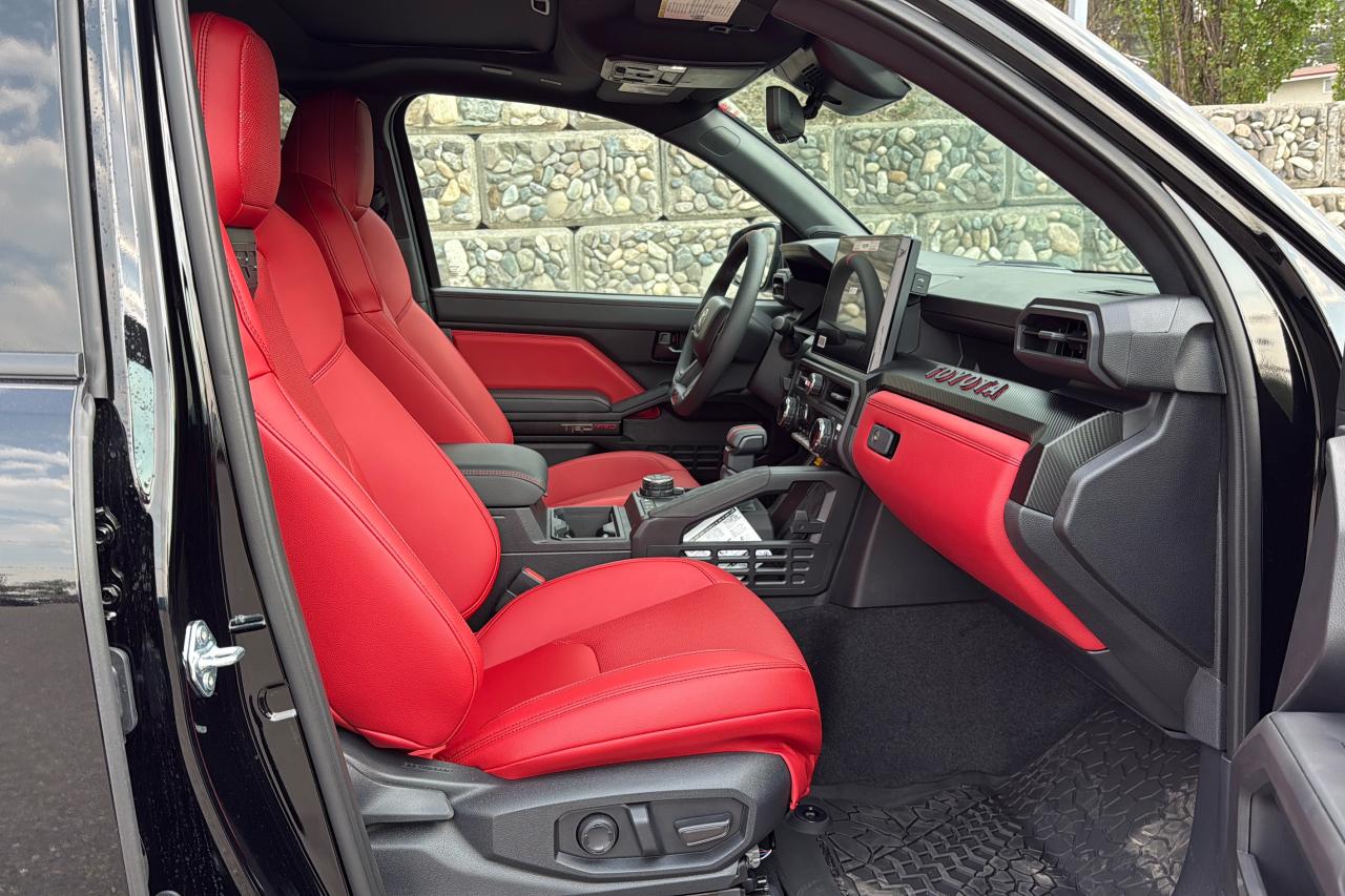 2025 Toyota Tacoma HV Double Cab TRD PRO Photo