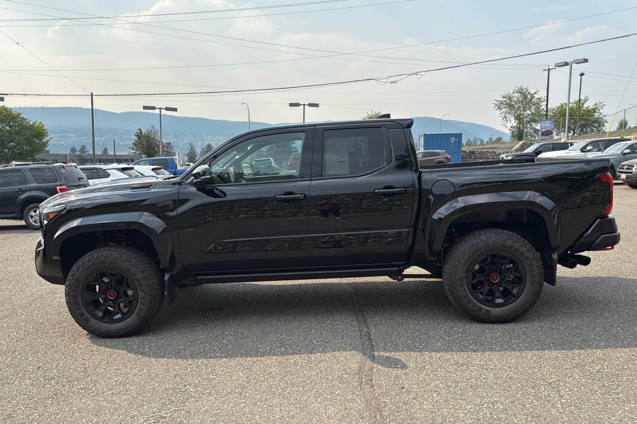 2025 Toyota Tacoma HV Double Cab TRD PRO Photo3