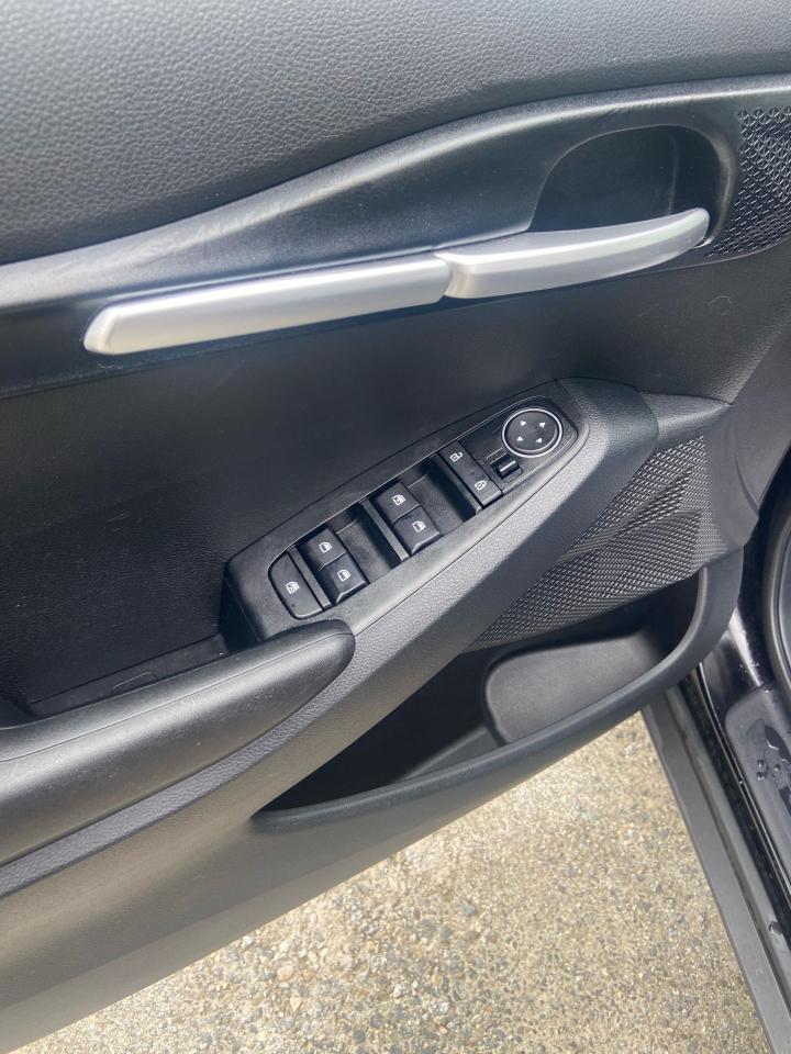 2021 Kia Seltos LX Photo17