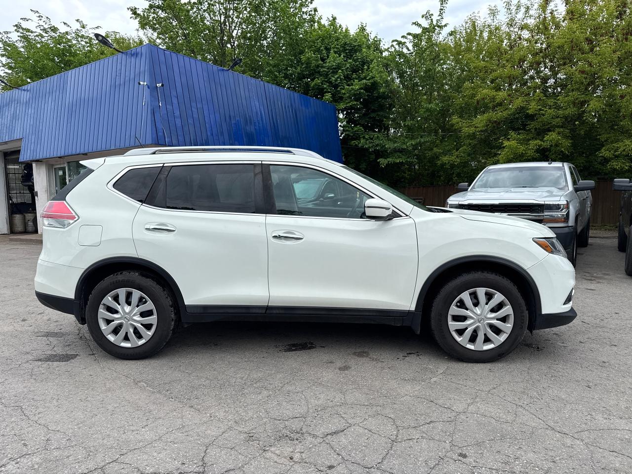 2016 Nissan Rogue SV - Photo #8