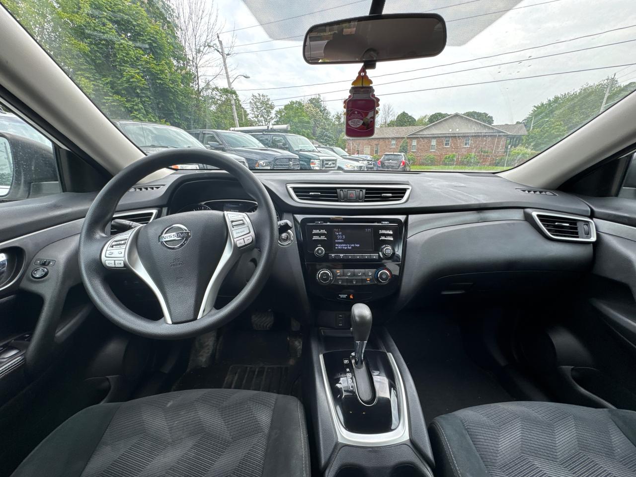 2016 Nissan Rogue SV - Photo #15