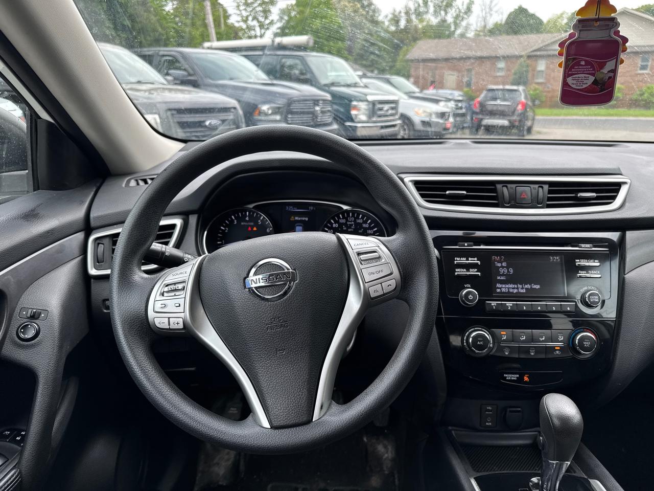 2016 Nissan Rogue SV - Photo #14