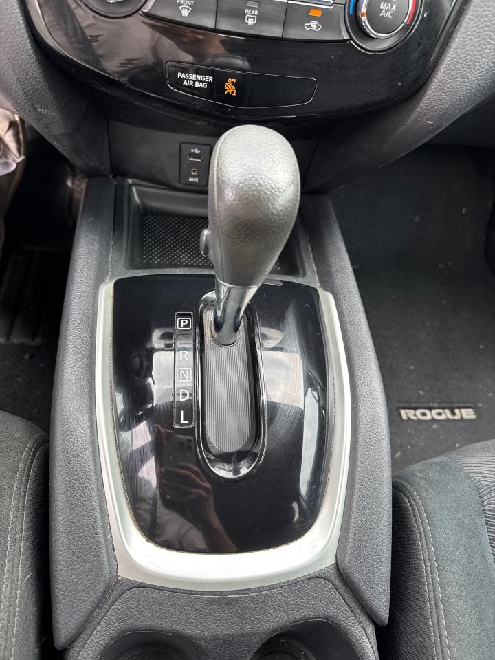 2016 Nissan Rogue SV - Photo #17
