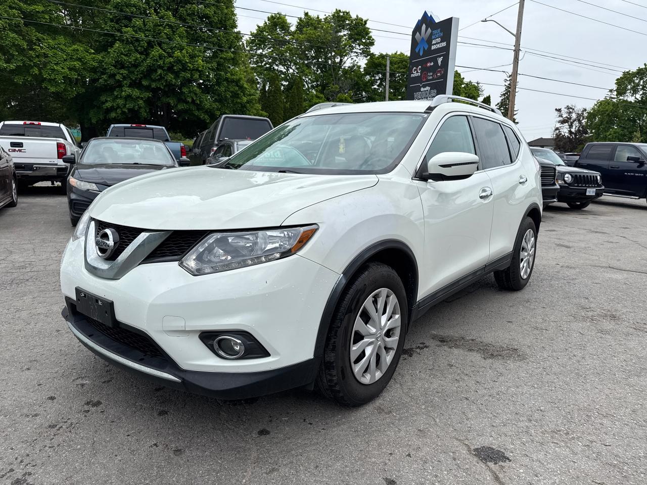 2016 Nissan Rogue SV - Photo #3