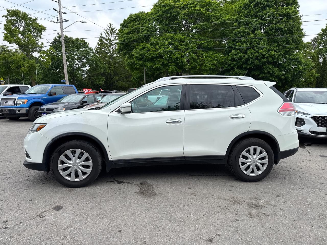 2016 Nissan Rogue SV - Photo #4