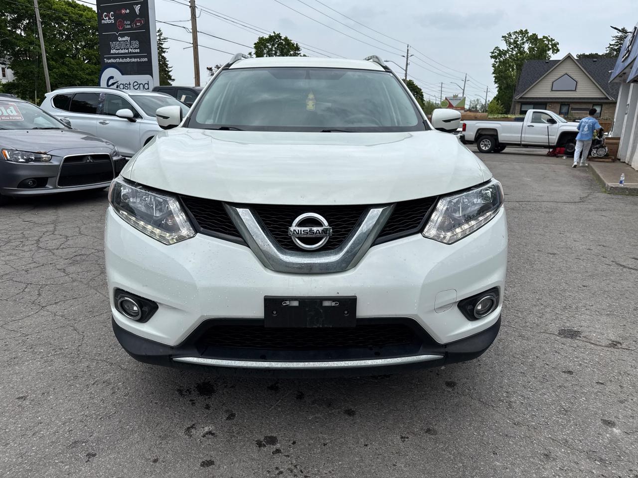 2016 Nissan Rogue SV - Photo #2