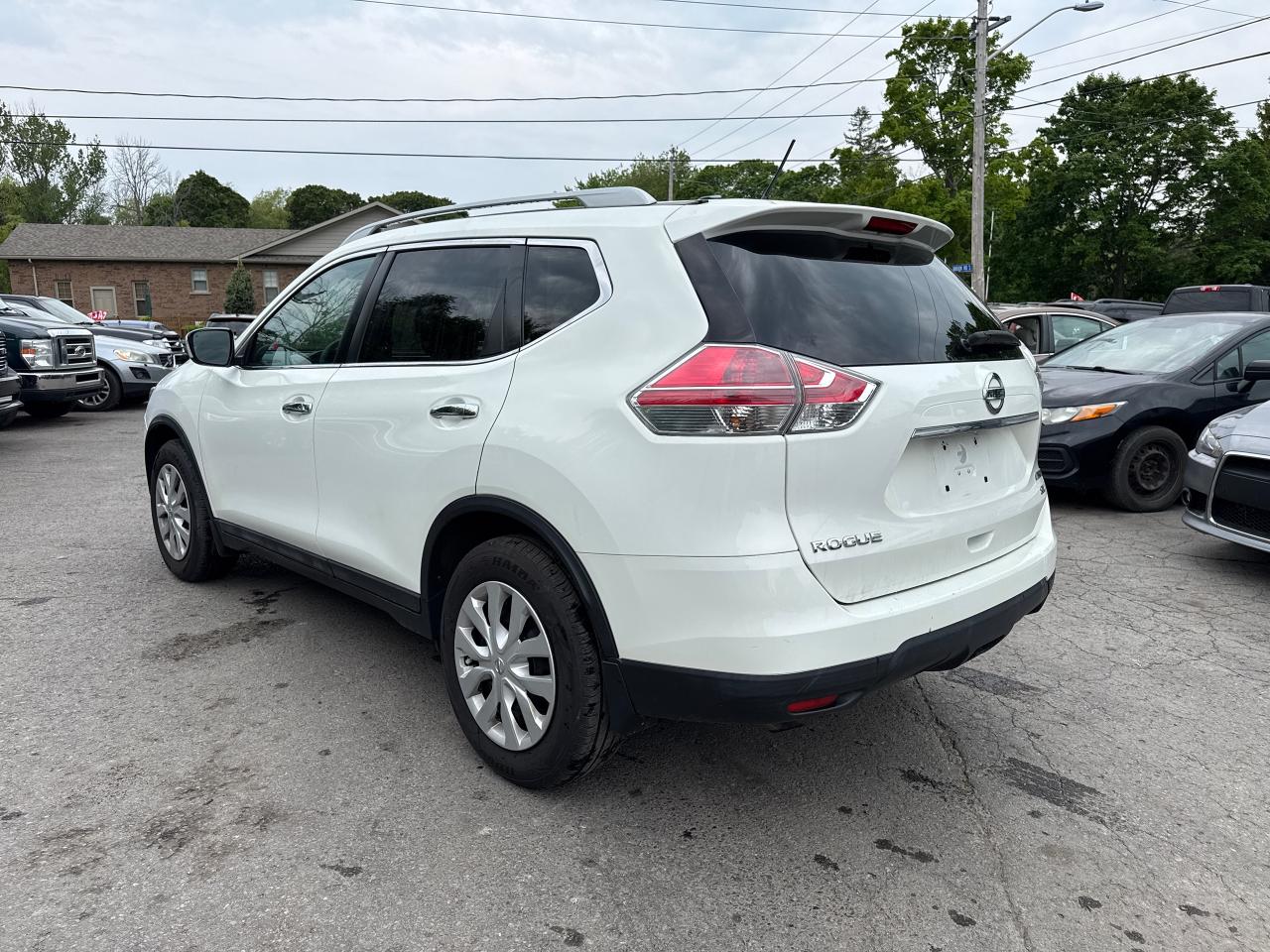 2016 Nissan Rogue SV - Photo #5