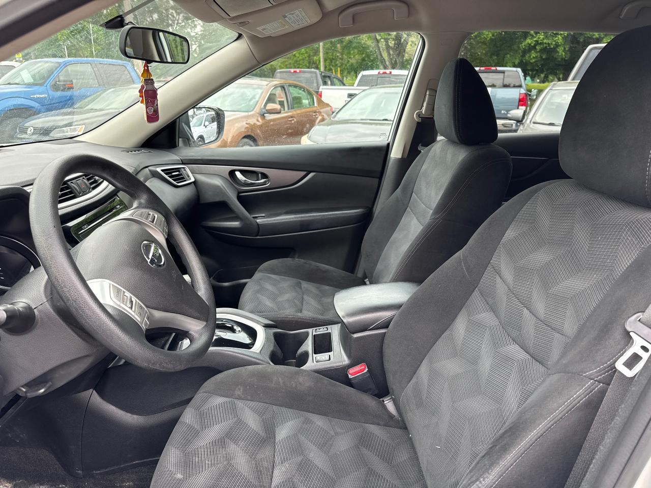 2016 Nissan Rogue SV - Photo #12