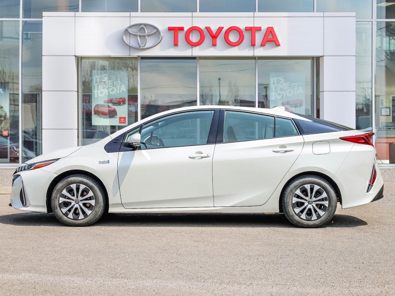 2020 Toyota Prius PRIME Photo2