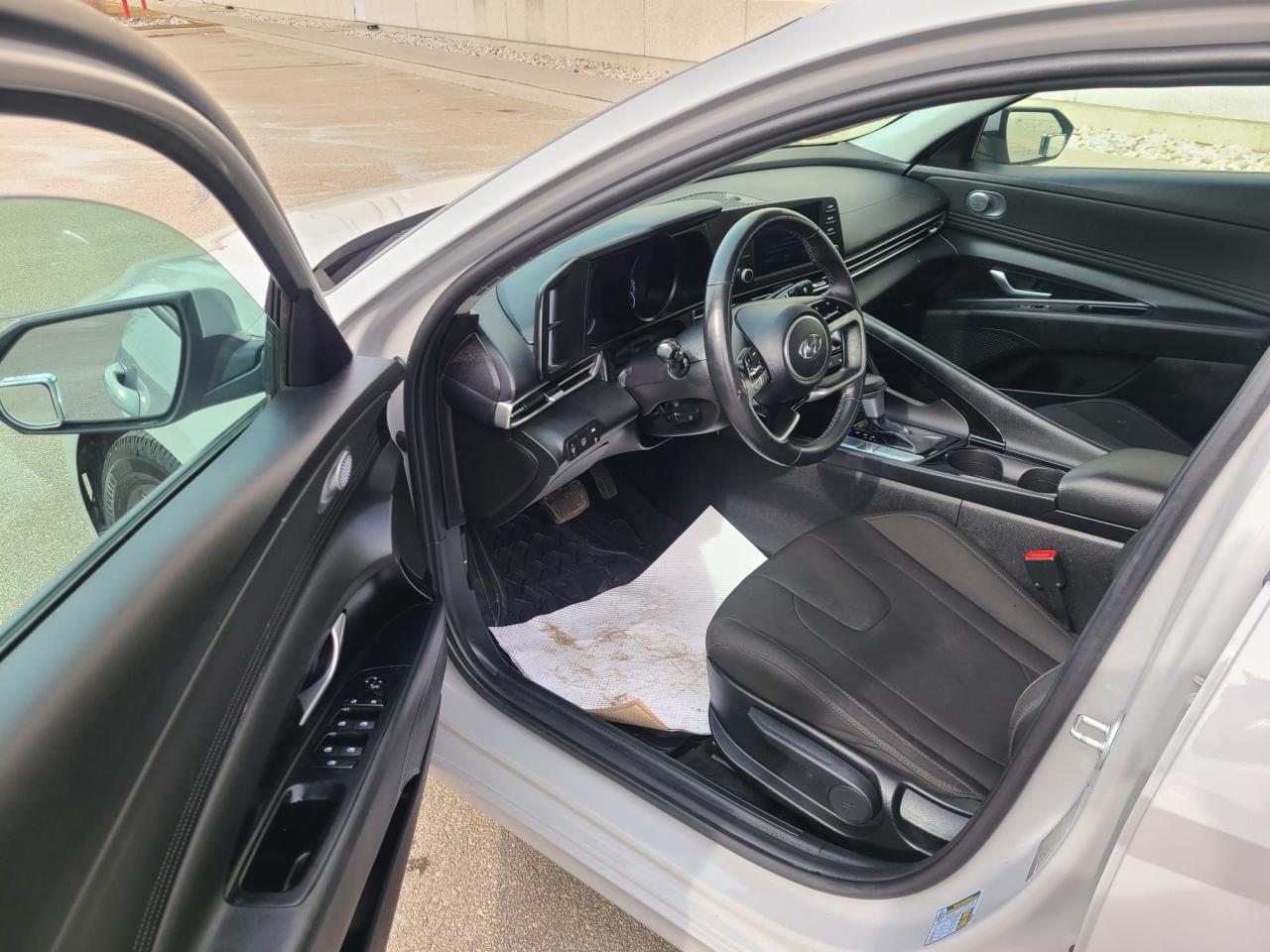 2022 Hyundai Elantra Preferred - Photo #17