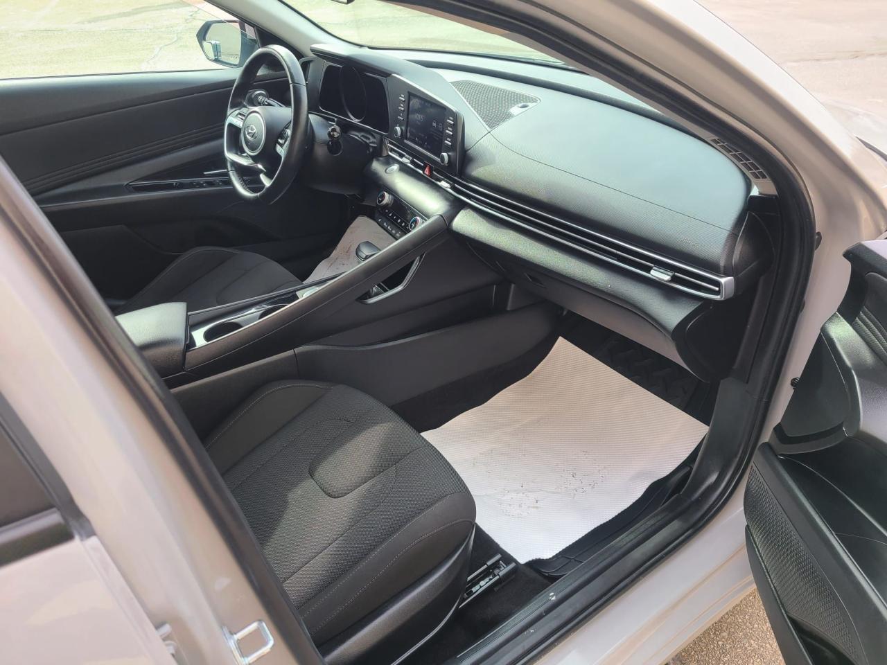 2022 Hyundai Elantra Preferred - Photo #18