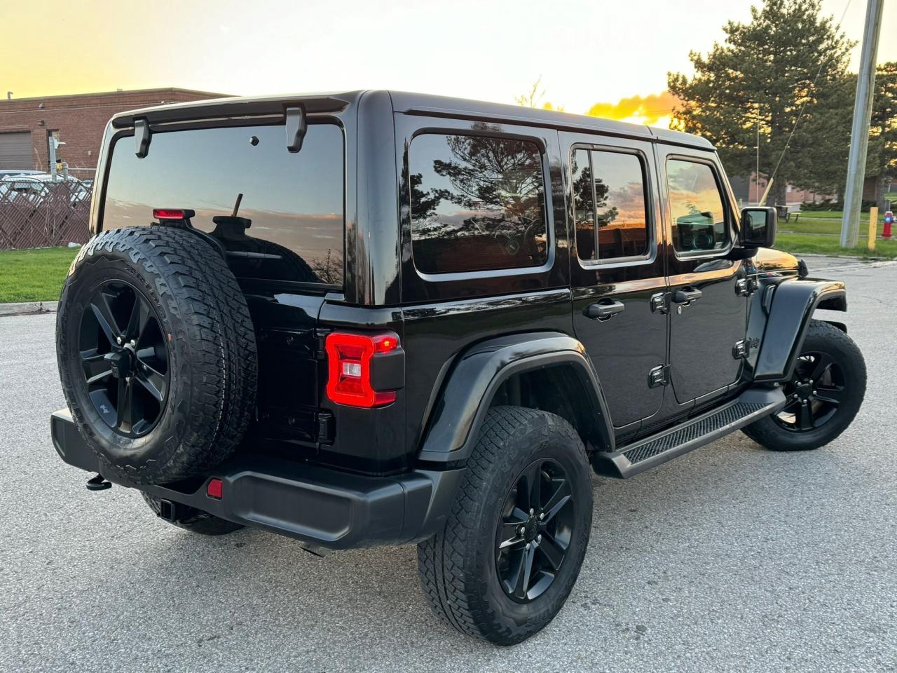2022 Jeep Wrangler Unlimited Sahara Altitude - Photo #8
