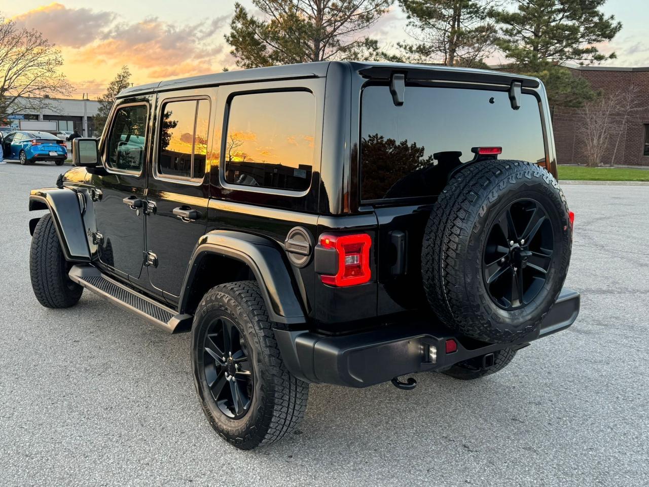 2022 Jeep Wrangler Unlimited Sahara Altitude - Photo #9