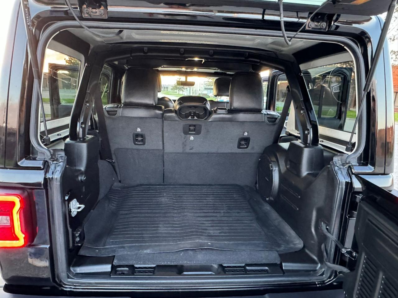 2022 Jeep Wrangler Unlimited Sahara Altitude - Photo #24