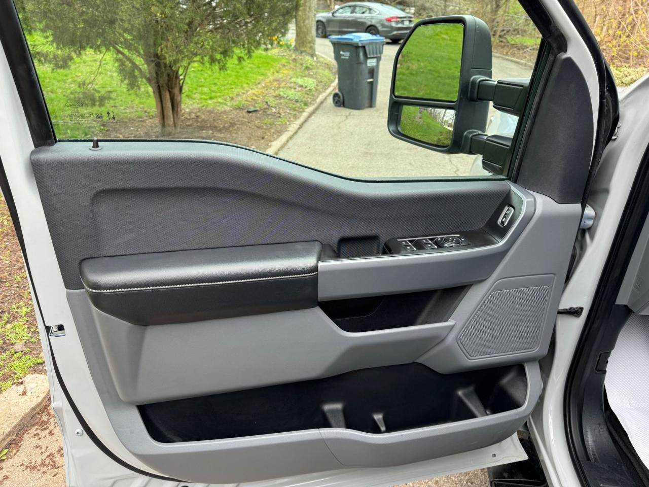 2023 Ford F-150 XLT - Photo #9