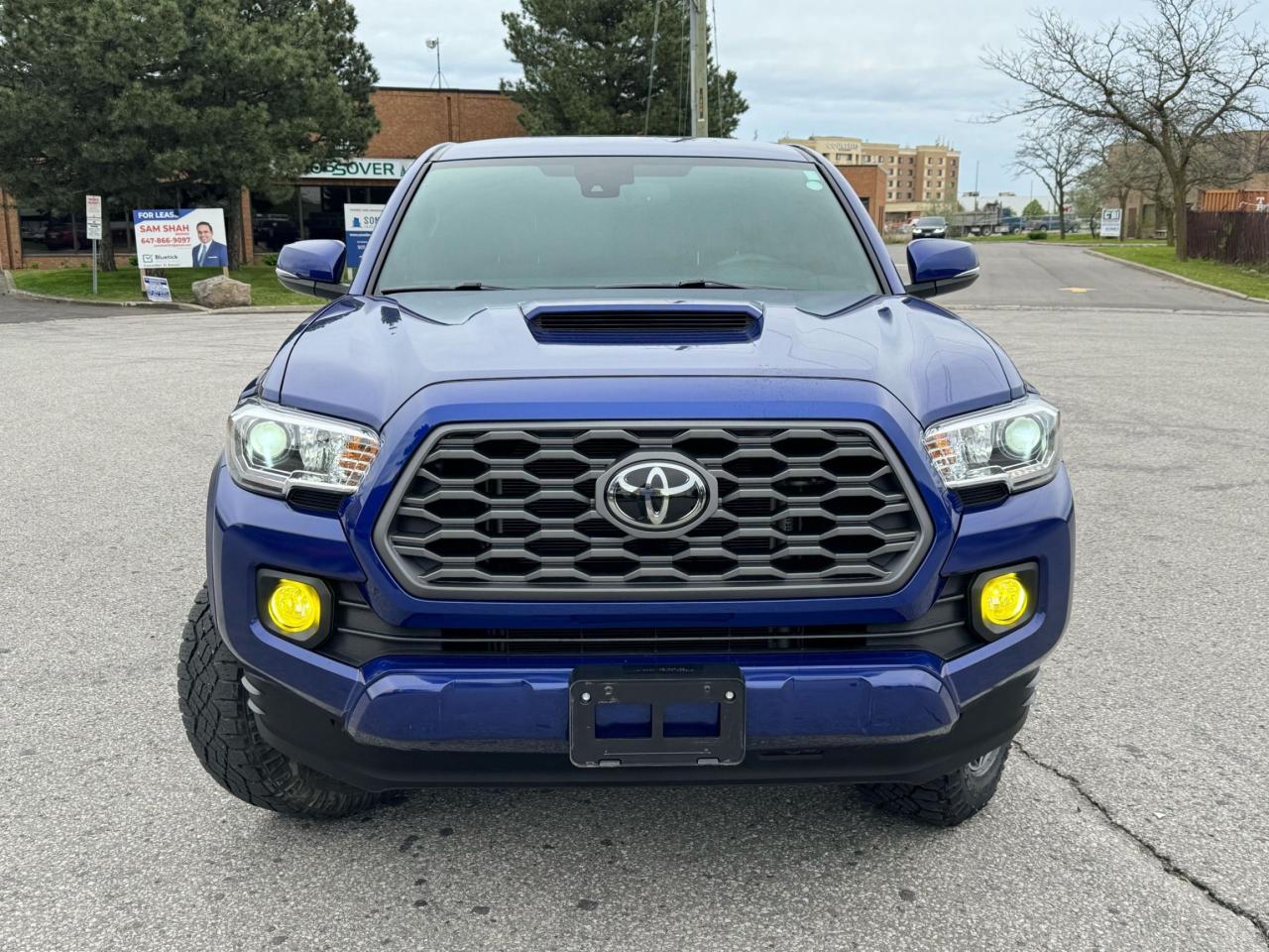 2022 Toyota Tacoma TRD Sport - Photo #3