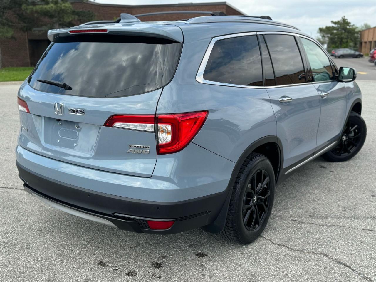 2022 Honda Pilot TOURING 8-PASSENGER - Photo #4