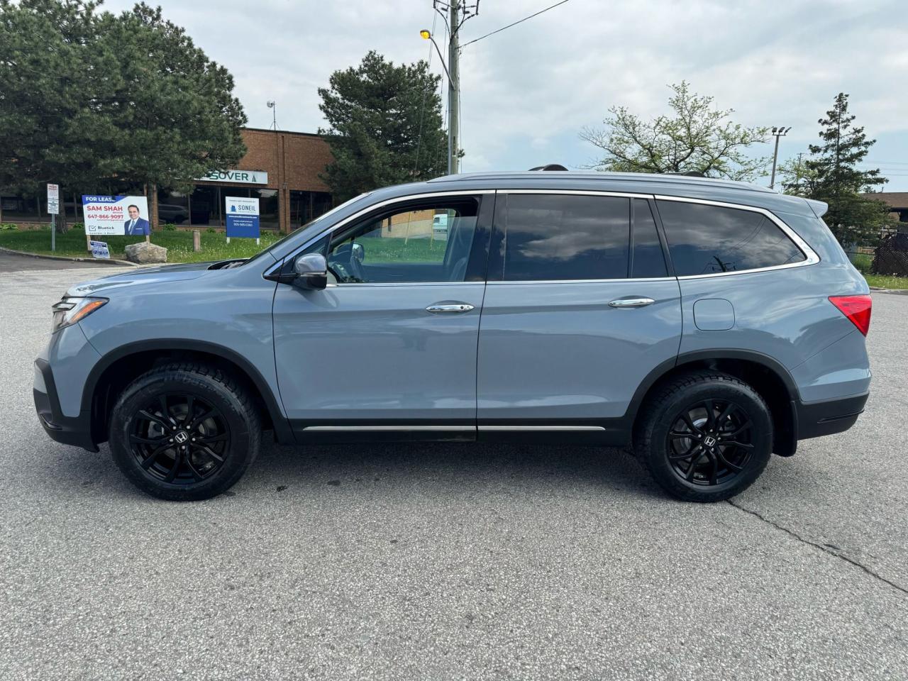 2022 Honda Pilot TOURING 8-PASSENGER - Photo #9