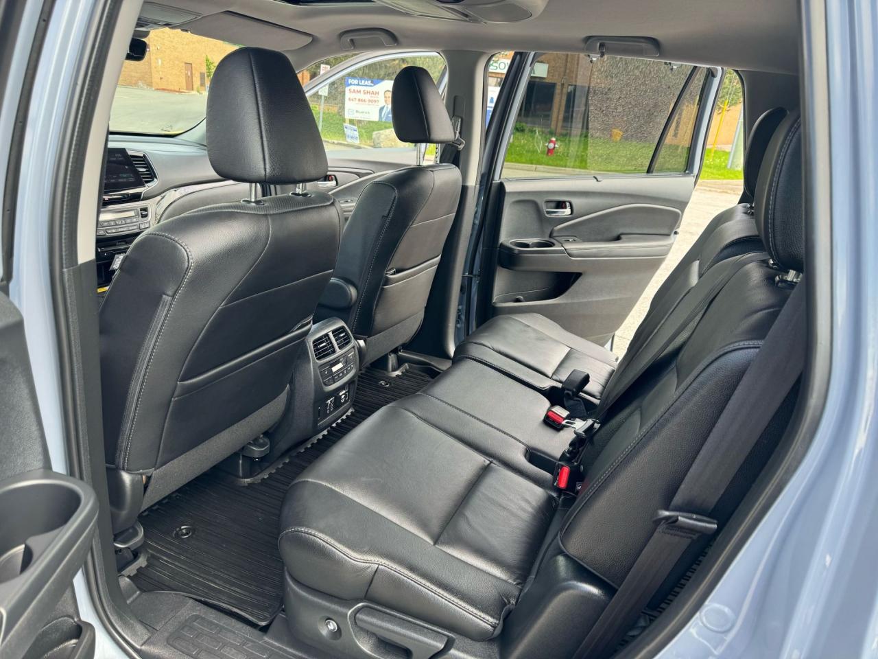 2022 Honda Pilot TOURING 8-PASSENGER - Photo #13