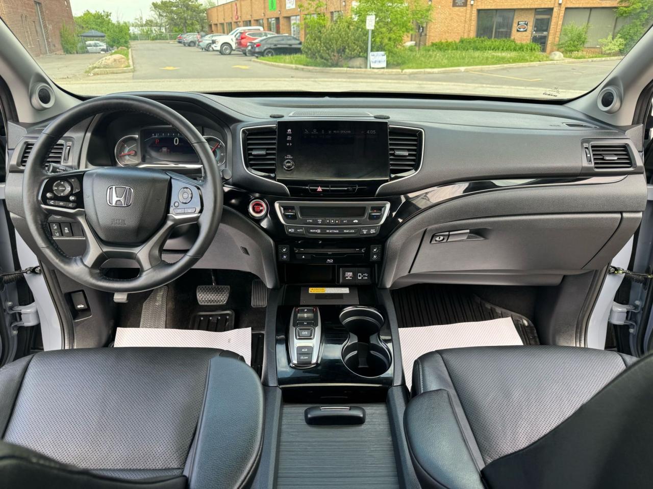 2022 Honda Pilot TOURING 8-PASSENGER - Photo #16