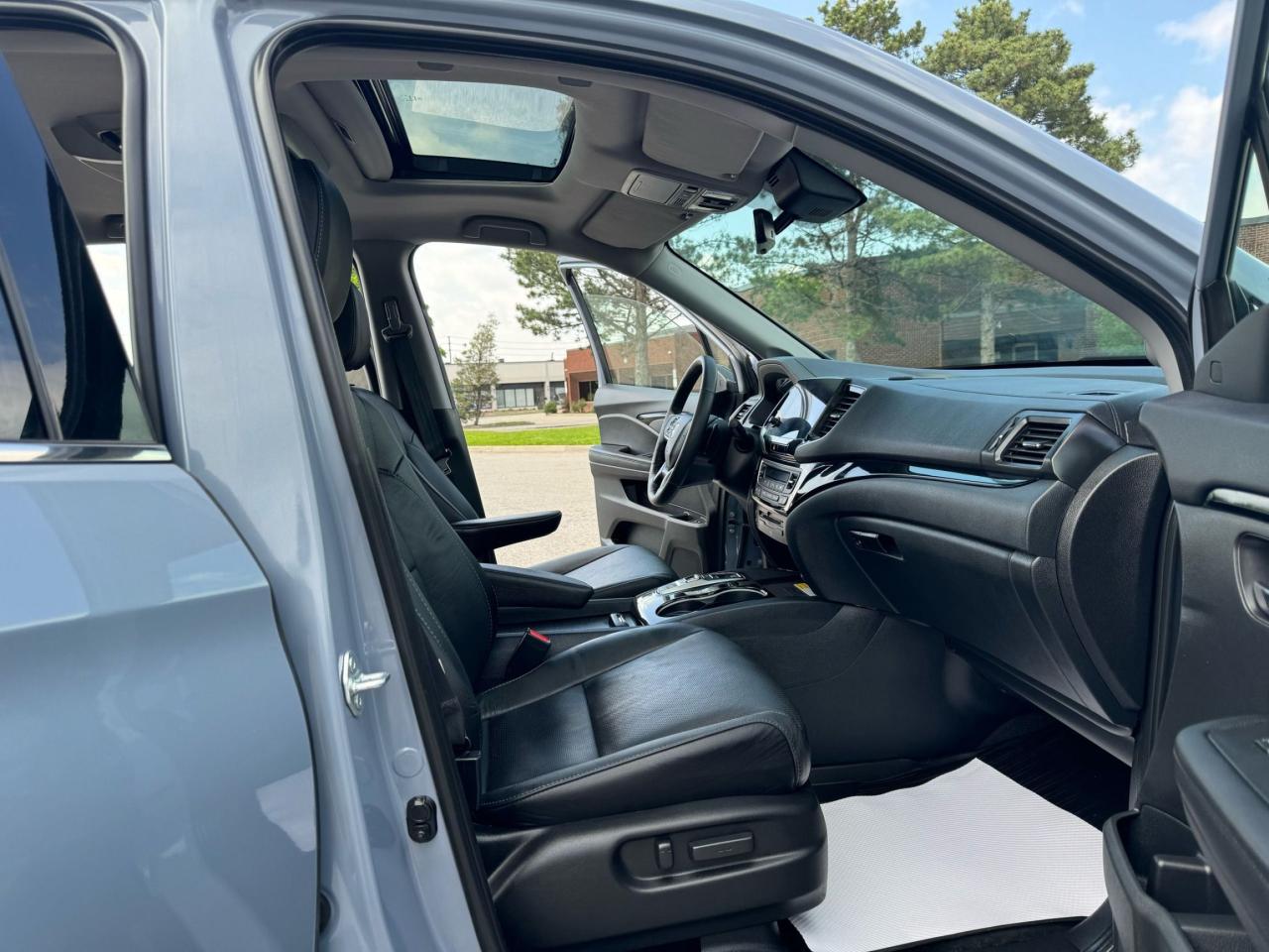2022 Honda Pilot TOURING 8-PASSENGER - Photo #14