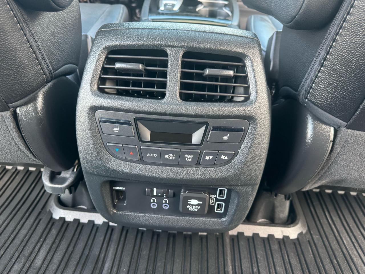 2022 Honda Pilot TOURING 8-PASSENGER - Photo #17
