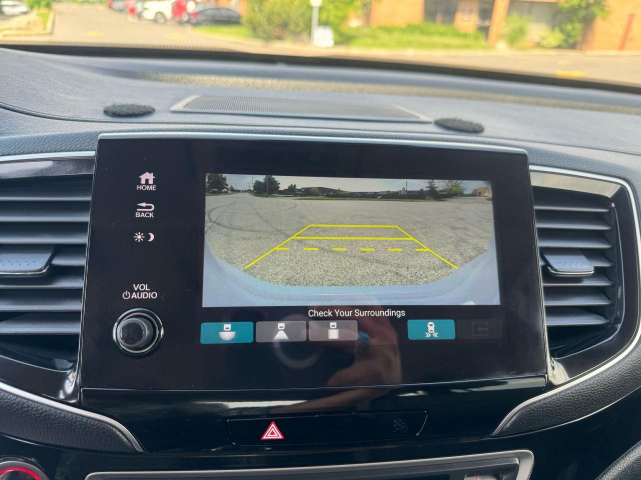 2022 Honda Pilot TOURING 8-PASSENGER - Photo #20