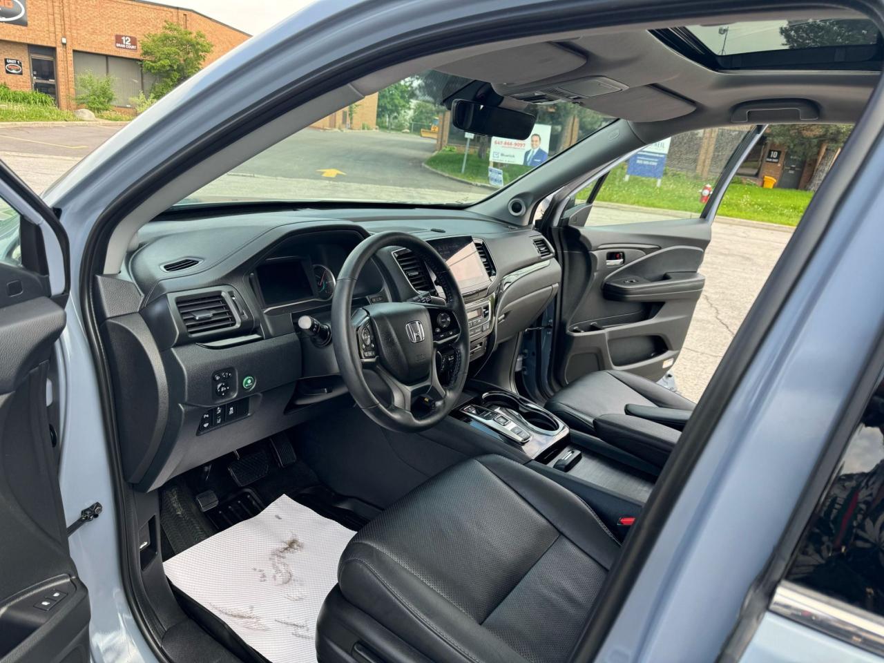 2022 Honda Pilot TOURING 8-PASSENGER - Photo #11