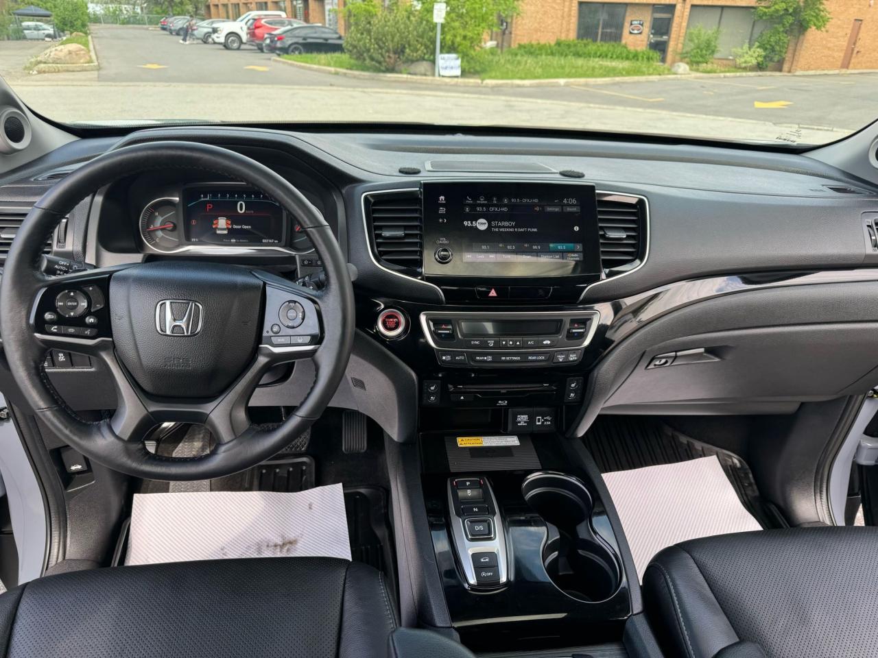 2022 Honda Pilot TOURING 8-PASSENGER - Photo #18