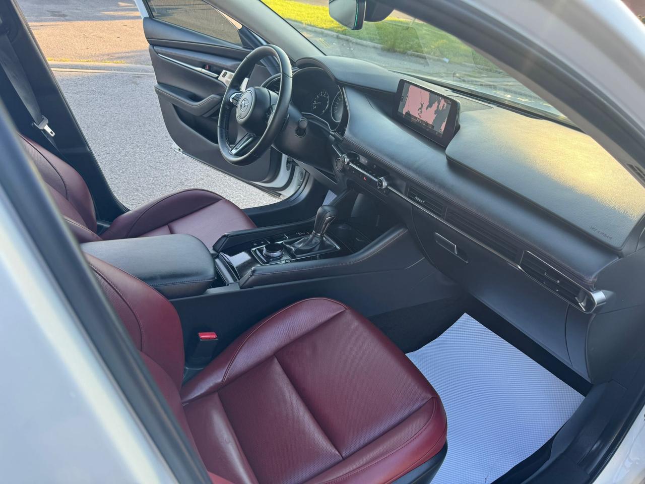 2024 Mazda MAZDA3 GT w/Turbo - Photo #11