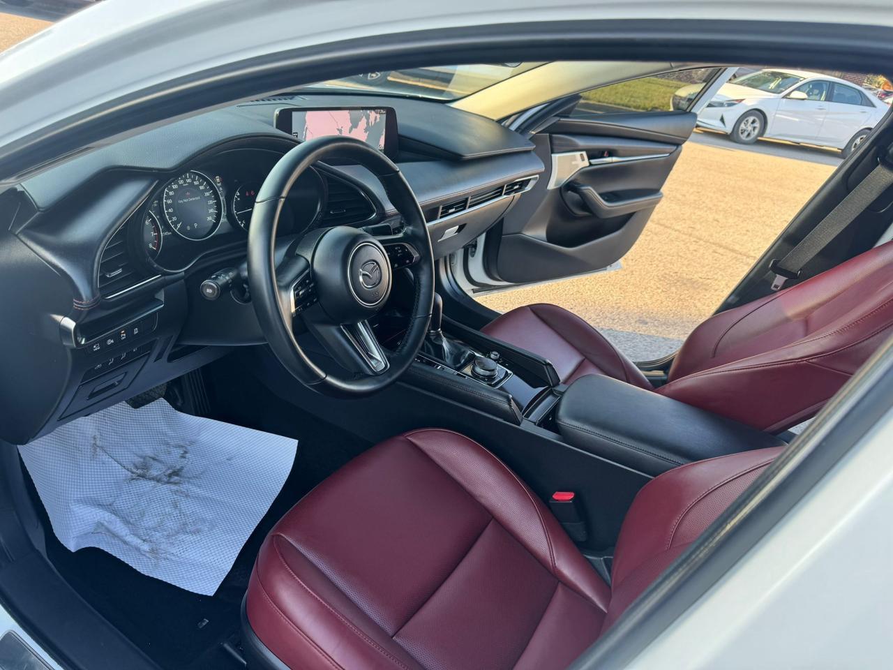 2024 Mazda MAZDA3 GT w/Turbo - Photo #8