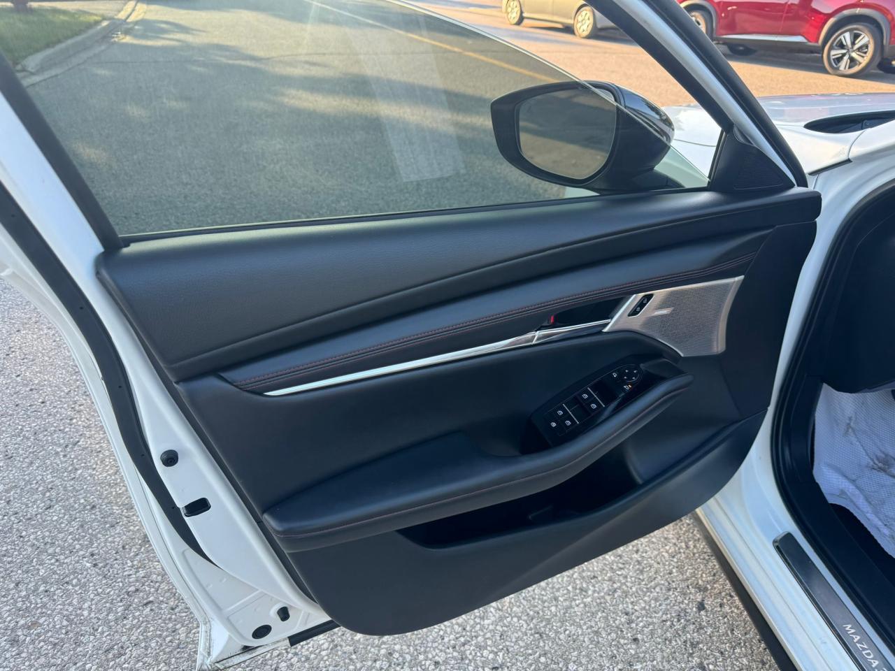 2024 Mazda MAZDA3 GT w/Turbo - Photo #17