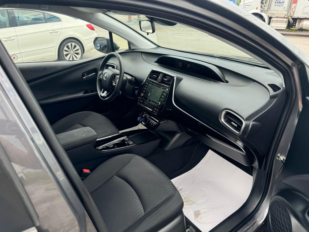 2022 Toyota Prius  - Photo #12