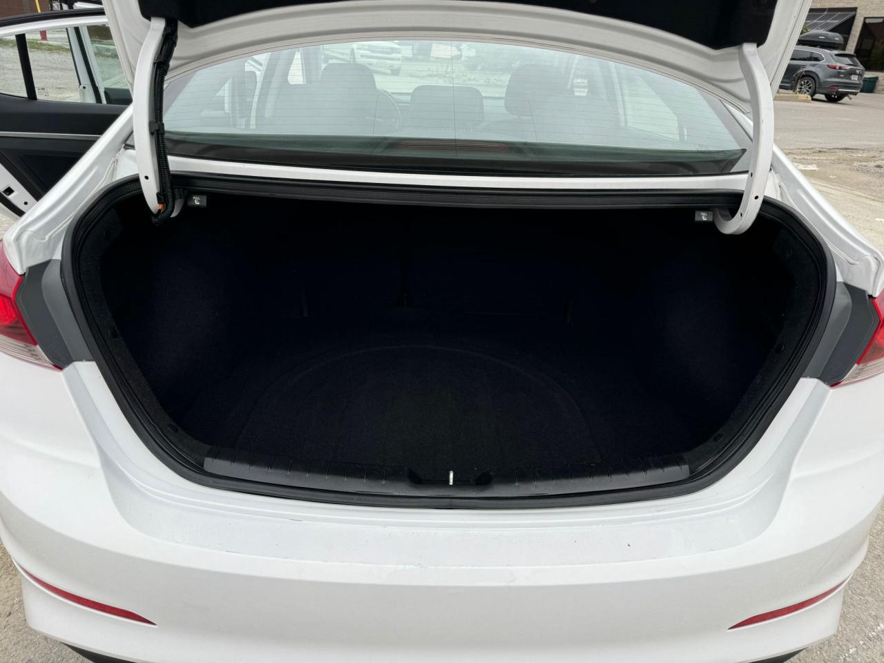2018 Hyundai Elantra GL - Photo #6