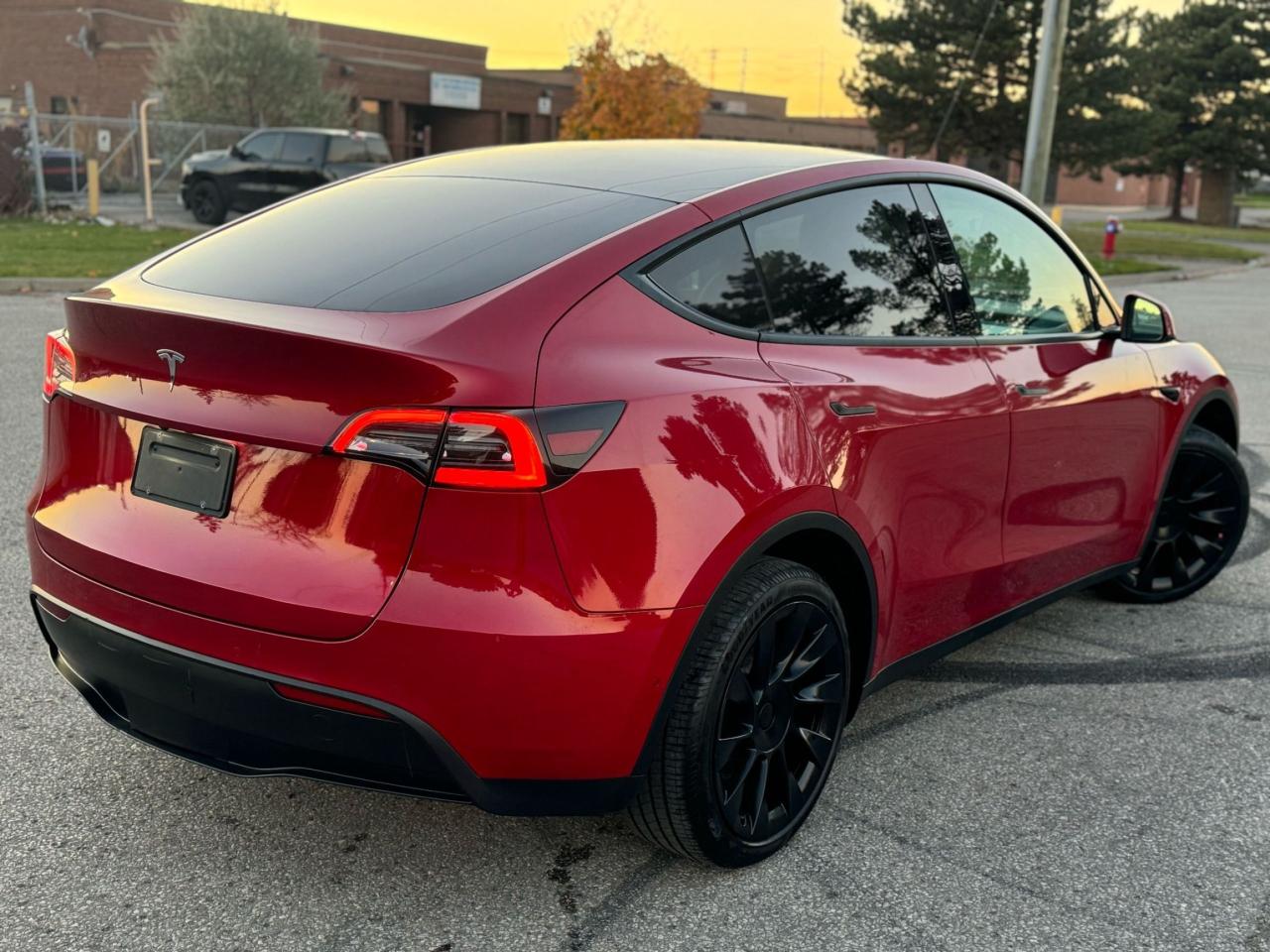 2021 Tesla Model Y LONG RANGE - Photo #4