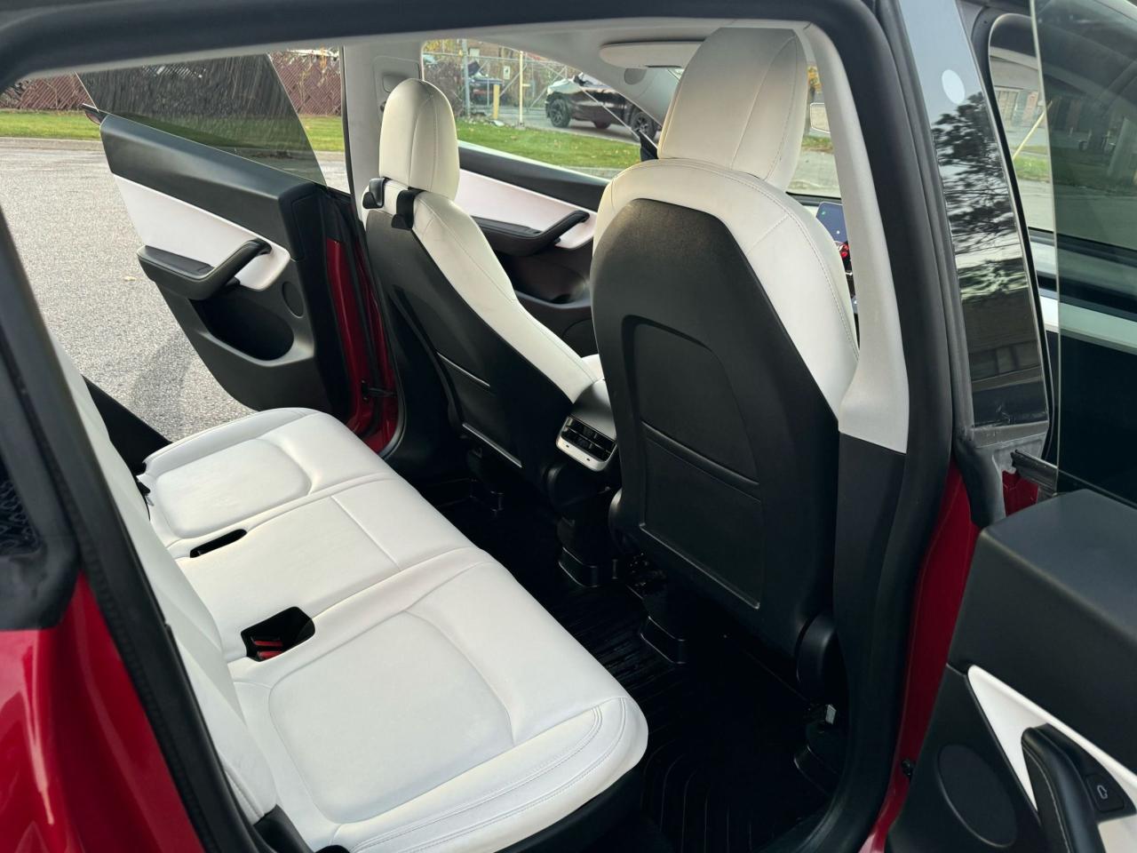 2021 Tesla Model Y LONG RANGE - Photo #10