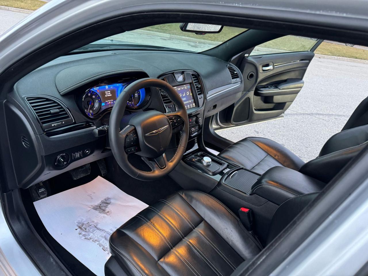 2022 Chrysler 300 300S - Photo #9