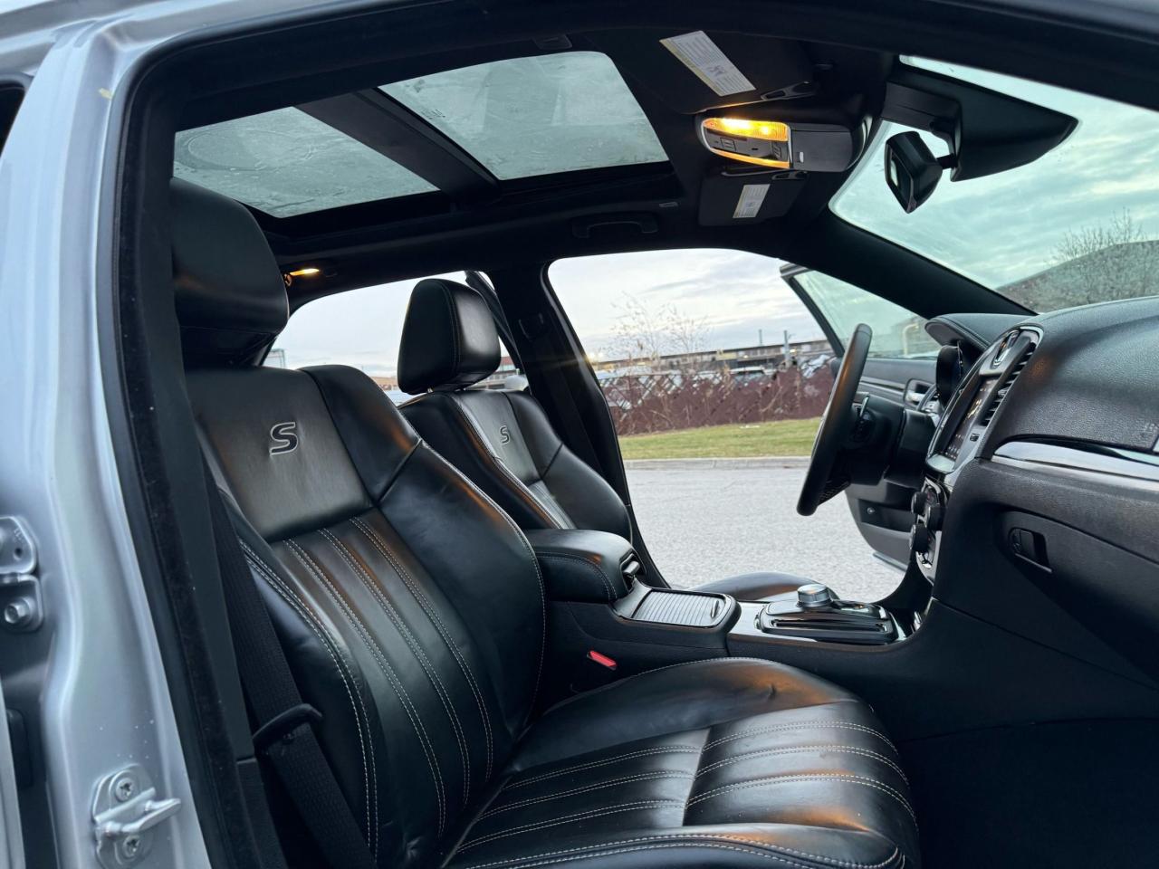 2022 Chrysler 300 300S - Photo #10