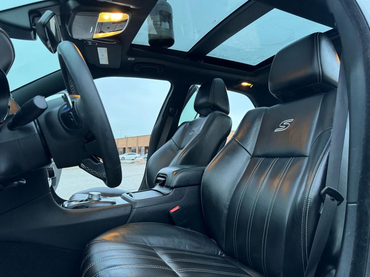 2022 Chrysler 300 300S - Photo #17