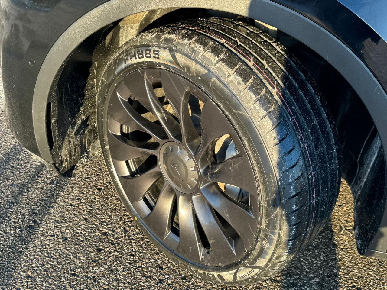 2021 Tesla Model Y LONG RANGE - Photo #9