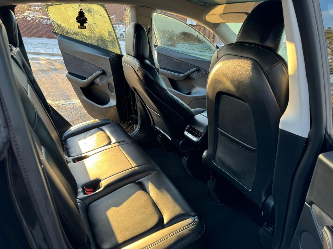 2021 Tesla Model Y LONG RANGE - Photo #22