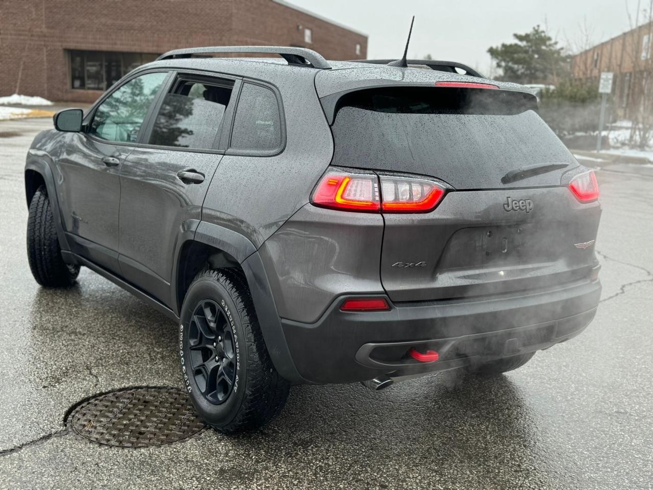 2022 Jeep Cherokee Trailhawk - Photo #9