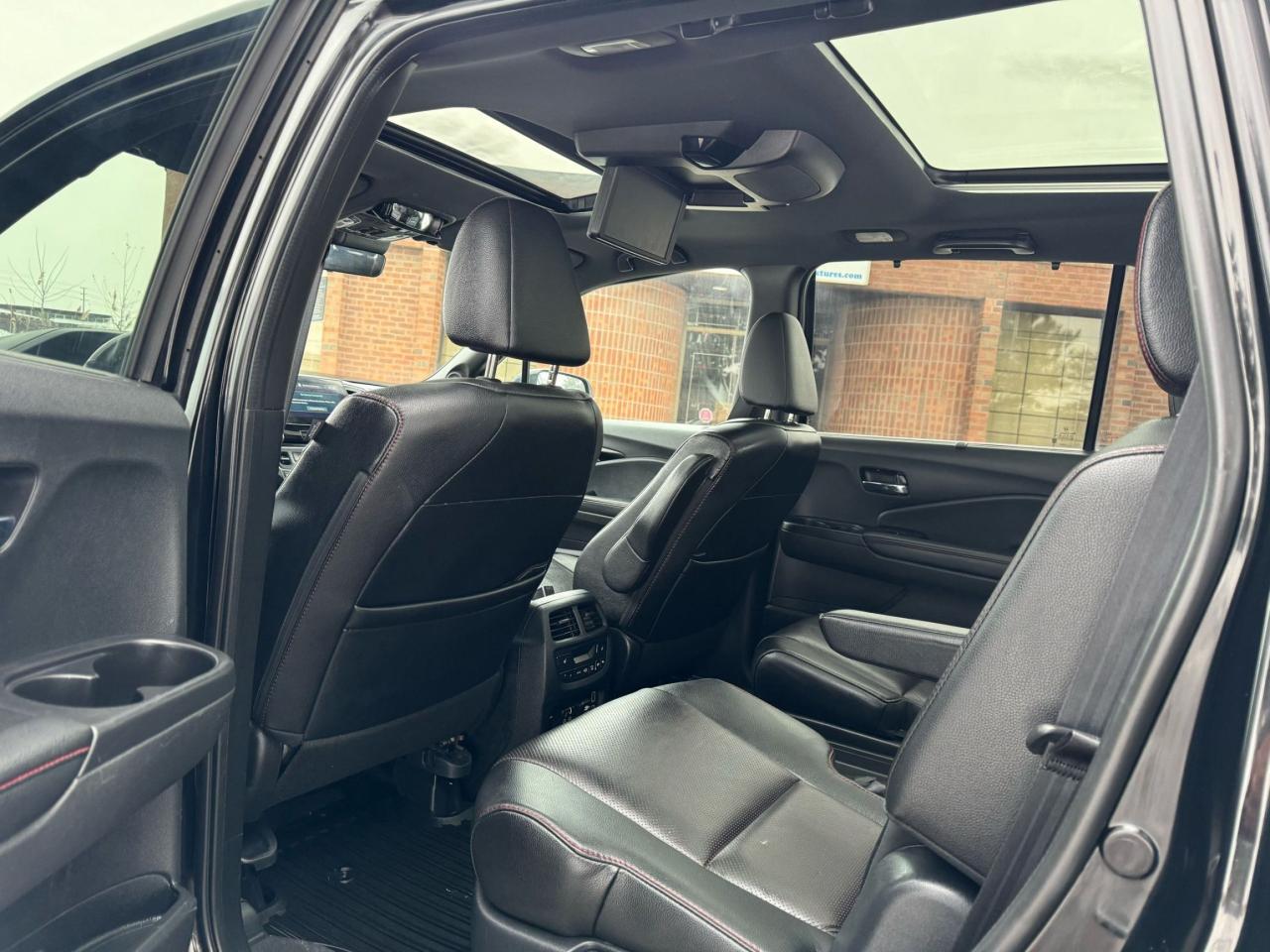 2022 Honda Pilot Black Edition - Photo #17