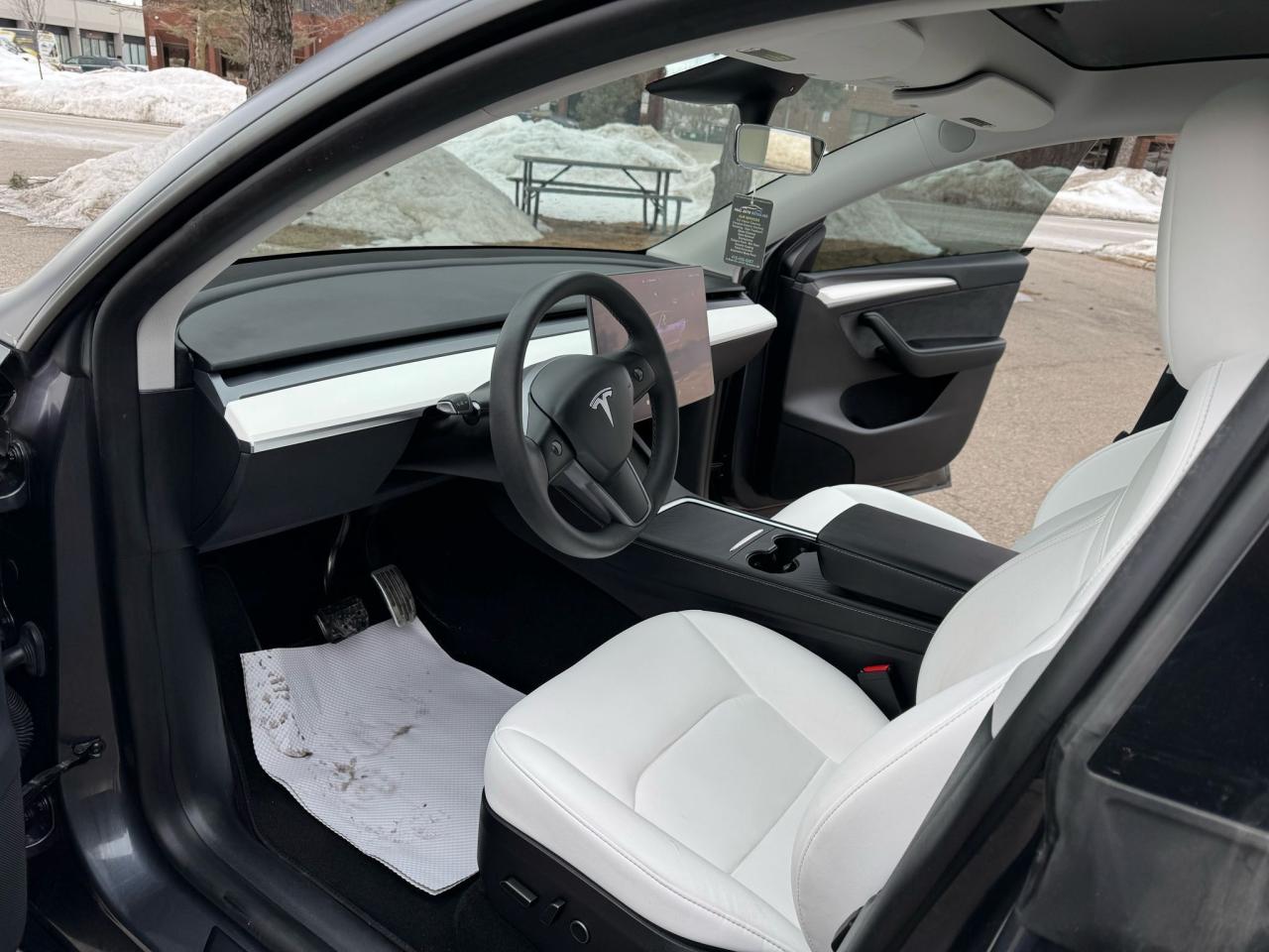 2023 Tesla Model Y LONG RANGE - Photo #8