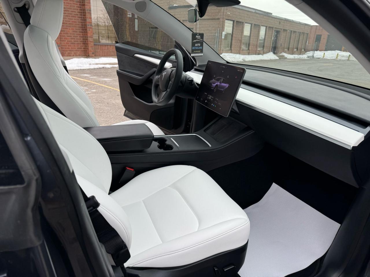 2023 Tesla Model Y LONG RANGE - Photo #12
