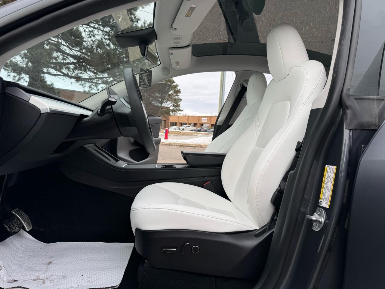 2023 Tesla Model Y LONG RANGE - Photo #9