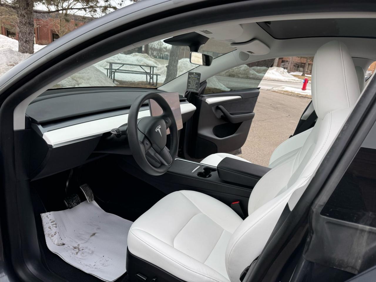 2023 Tesla Model Y LONG RANGE - Photo #13