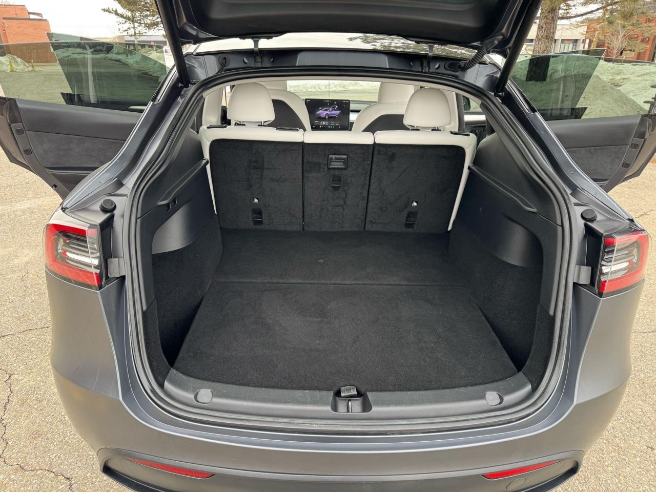 2023 Tesla Model Y LONG RANGE - Photo #23