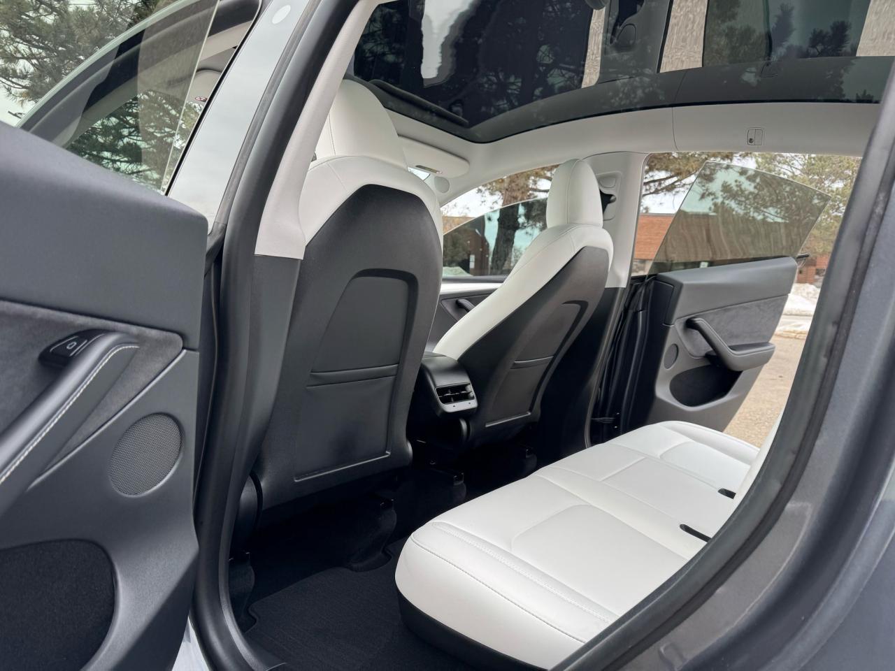 2023 Tesla Model Y LONG RANGE - Photo #22