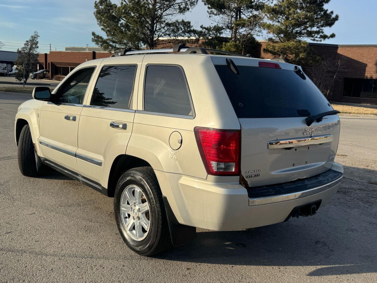 2010 Jeep Grand Cherokee Limited - Photo #4